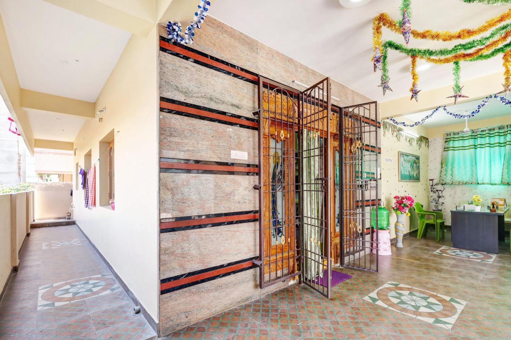Sri Sakthi Home Stay - Beyond The Expectations- 10 To 15 Minutes Drive From Railway Station And Bus Station تيروباتي المظهر الخارجي الصورة